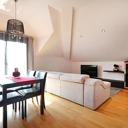 Galihost - Atico Con Piscina Y Vistas En
